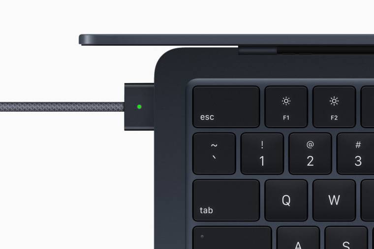 Apple 推出采用全新 M2 处理器的重新设计的 MacBook Air