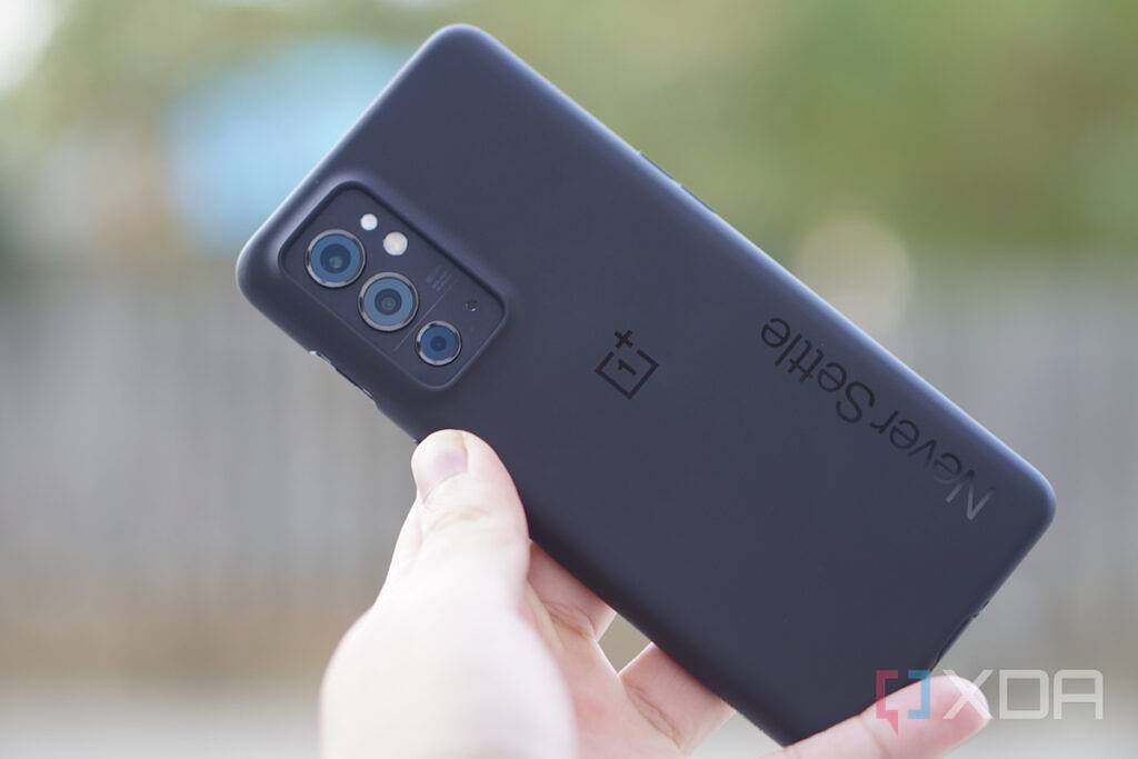 OnePlus 9RT vs. Apple iPhone 12：如何选择您的新智能手机？