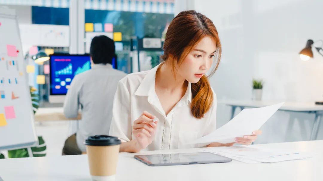 如何利用Python代码提取PPT文字到Word简单易行？