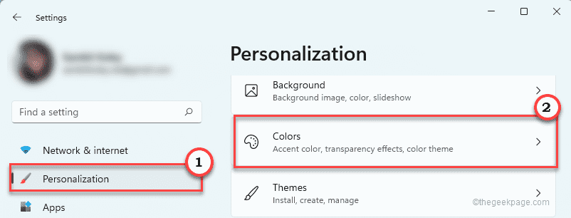 如何解决 Windows 11 任务栏上方出现透明矩形框的问题?