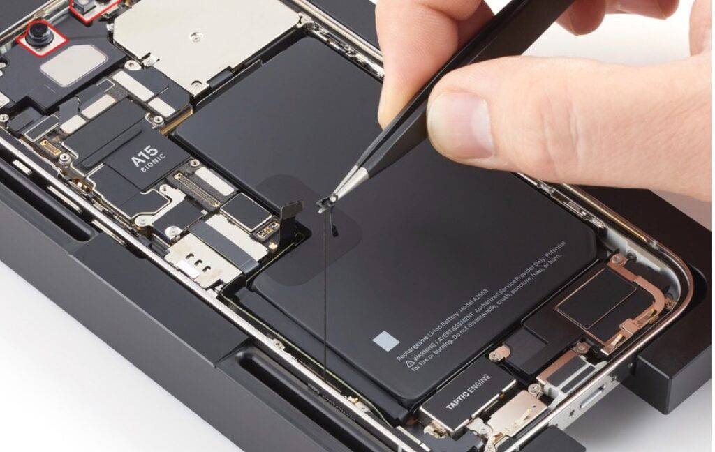 苹果 iPhone 维修教程：免费下载，教你更换电池、屏幕和镜头