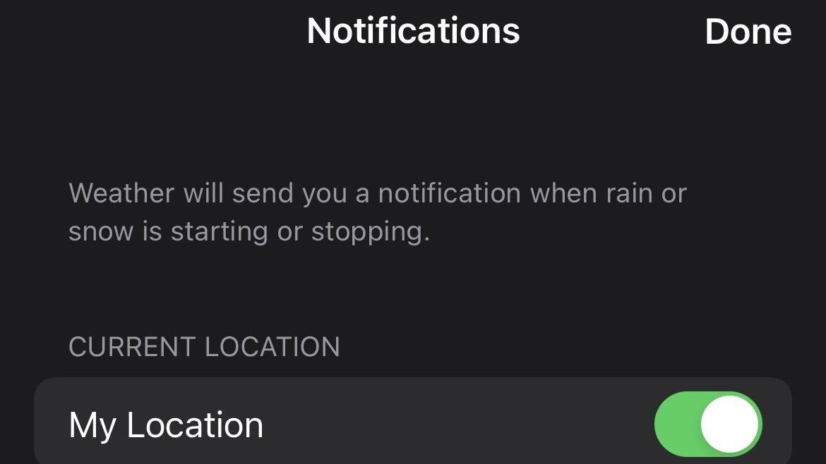 如何在 iOS 15 的天气应用中开启雨天通知？
