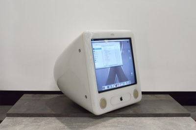 20 年前的今天,Apple 推出了教育界热捧的eMac计算机