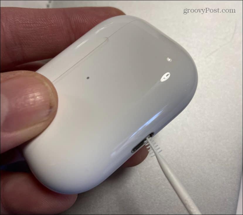 如何清洁 AirPods