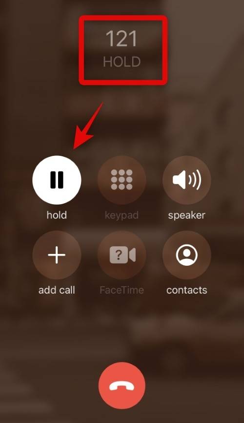 如何在 iPhone 上让某人处于等待状态