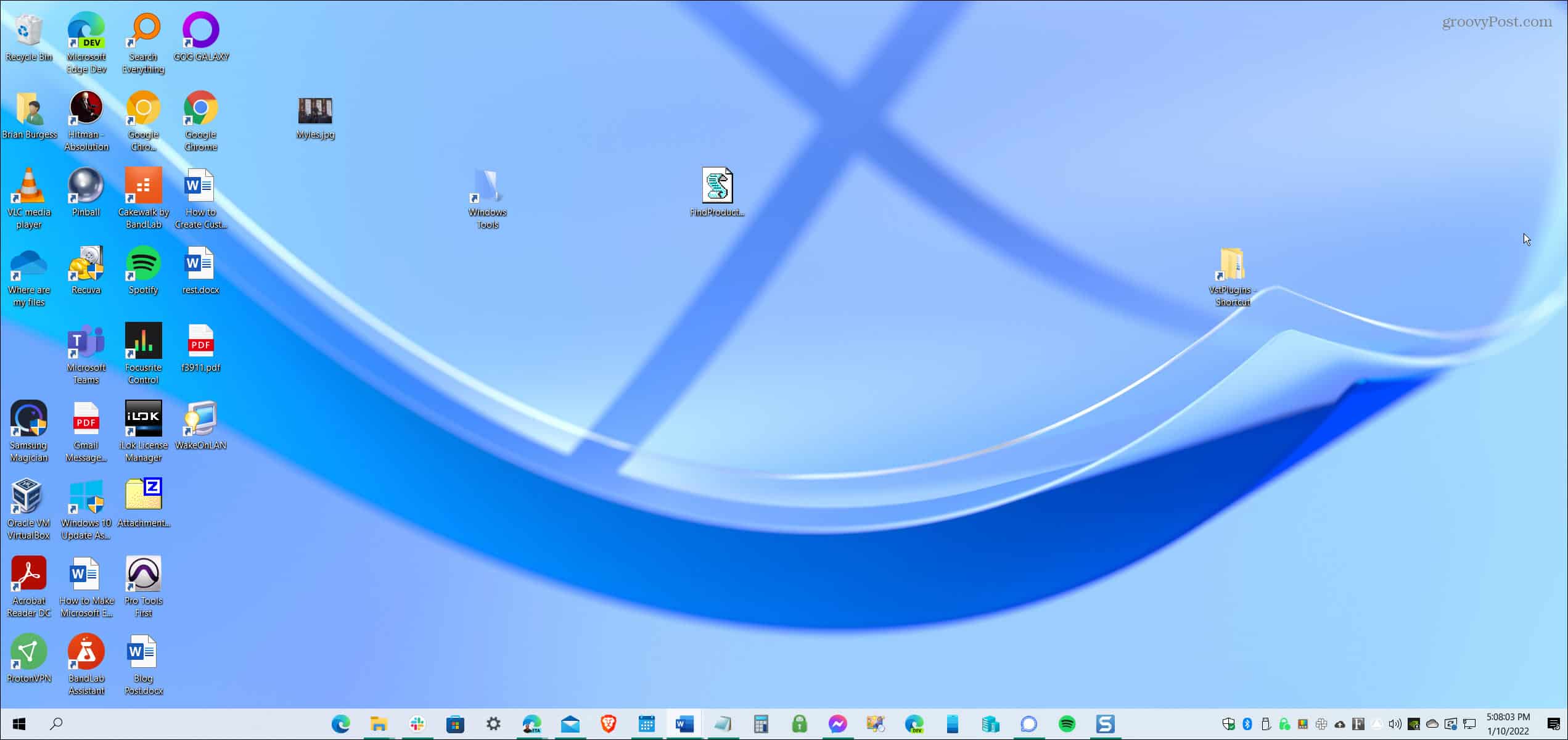 如何让 Windows 10 任务栏居中显示?