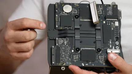 Apple M1 Ultra CPU比 AMD Ryzen CPU 大近 3 倍,好大一块!