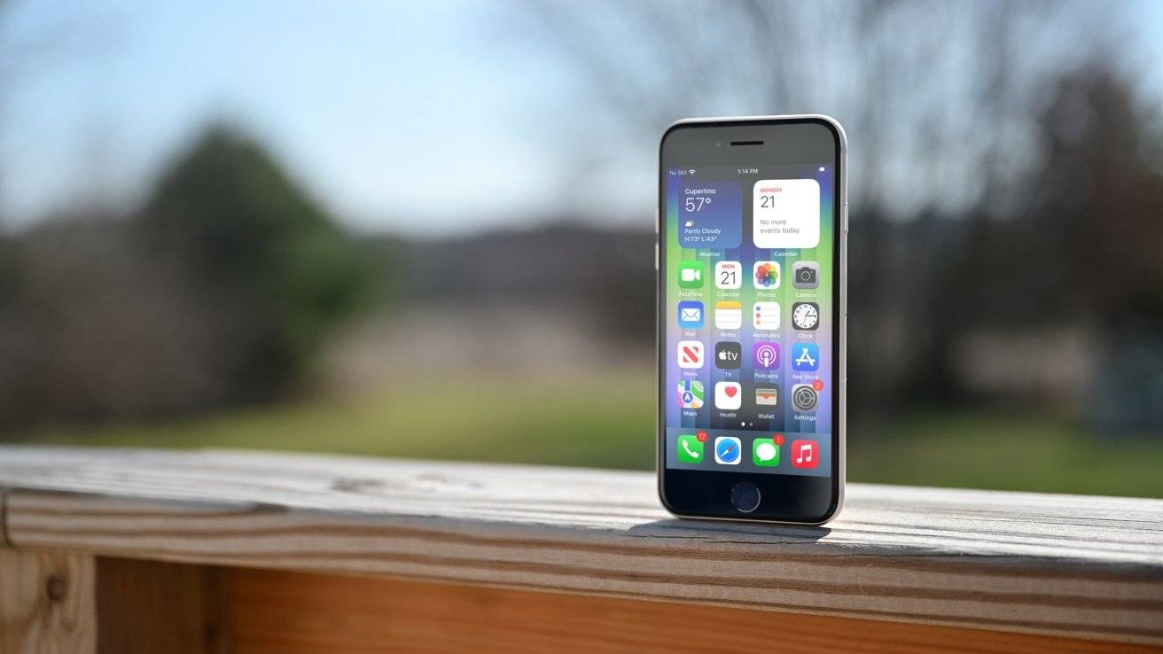 比较：2022 年新款 iPhone SE 与 iPhone 13 mini
