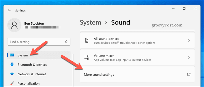 如何在 Windows 11 和 10 上停止在麦克风上听到自己的声音