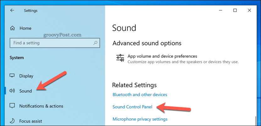 如何在 Windows 11 和 10 上停止在麦克风上听到自己的声音