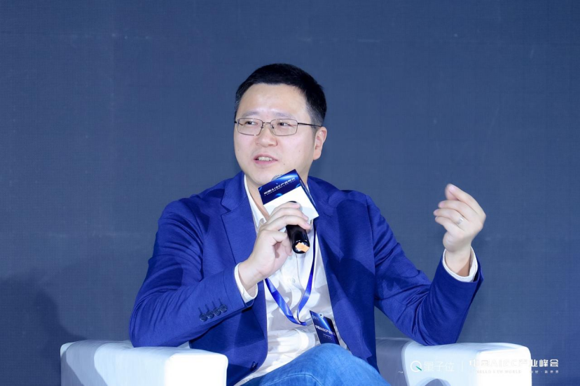 20+大咖激辩中国AIGC产业!现场人挤人,超200万在线网友:「有必要完整再看一遍」