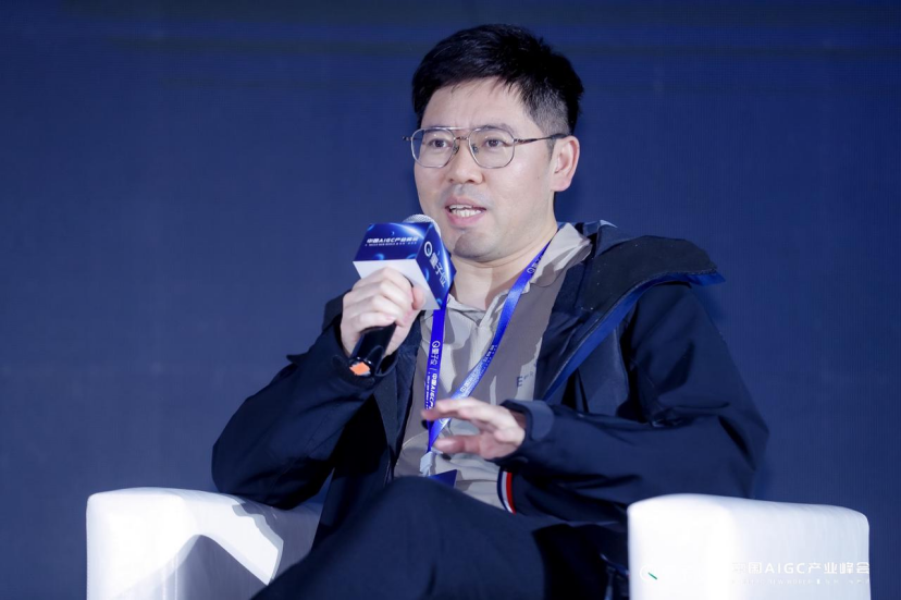 20+大咖激辩中国AIGC产业!现场人挤人,超200万在线网友:「有必要完整再看一遍」