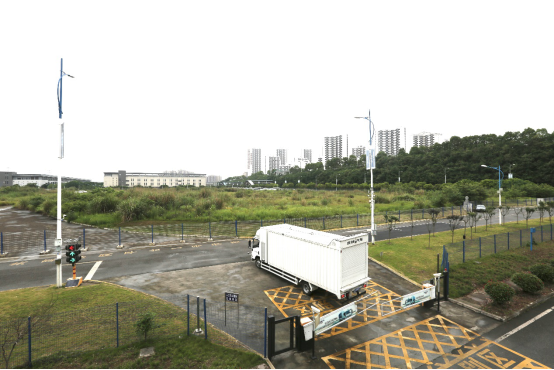 “聪明车”驶上“智慧路”，联想携手英特尔以5G+AI算力赋能车路云协同发展​