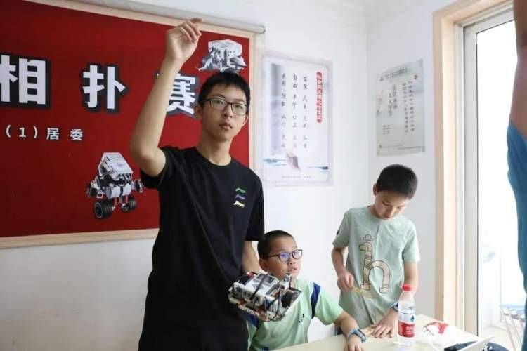 你曾经目睹过乐高机器人相扑比赛吗？
