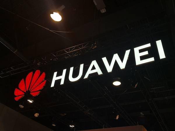 华为云盘古大模型3.0发布 AI云服务同时上线：200亿亿次性能
