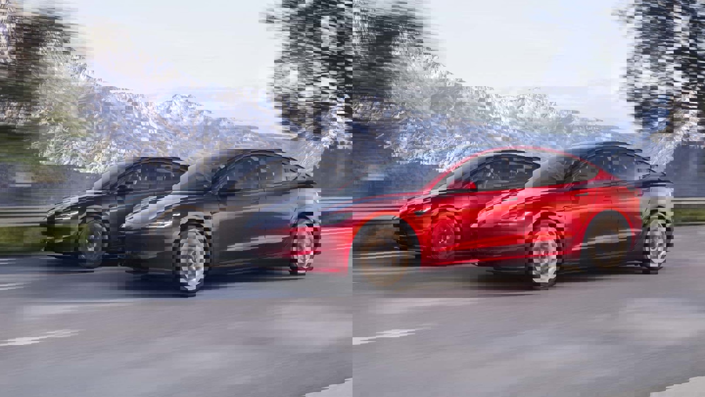 新款特斯拉 Model 3 实车 / 官图亮相,此前消息称今日上市