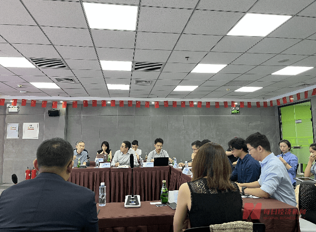 搭建实业与资本沟通之桥，纵论国产手术机器人发展新图景，首场每经大健康闭门圆桌顺利举行