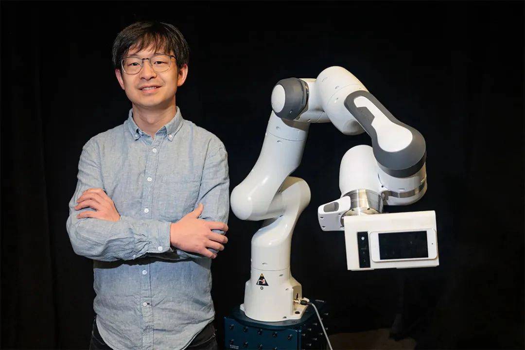 科学家用智能机器人操作摄影机,可减少视频制作者的负担