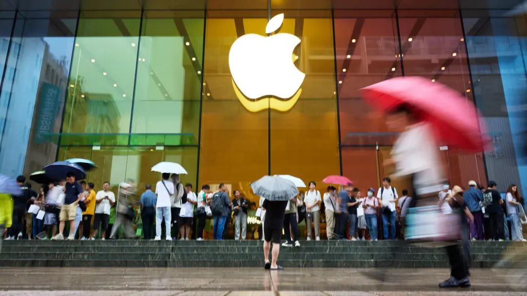iPhone 外壳材料最全回顾：从塑料进化到金属