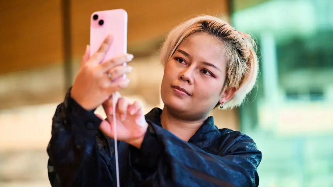 iPhone 外壳材料最全回顾：从塑料进化到金属