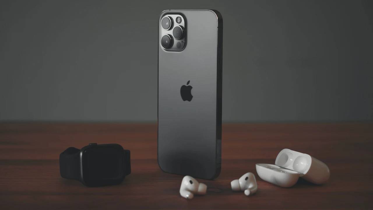 若需要更换或维修iPhone电池,应该采取哪些措施?