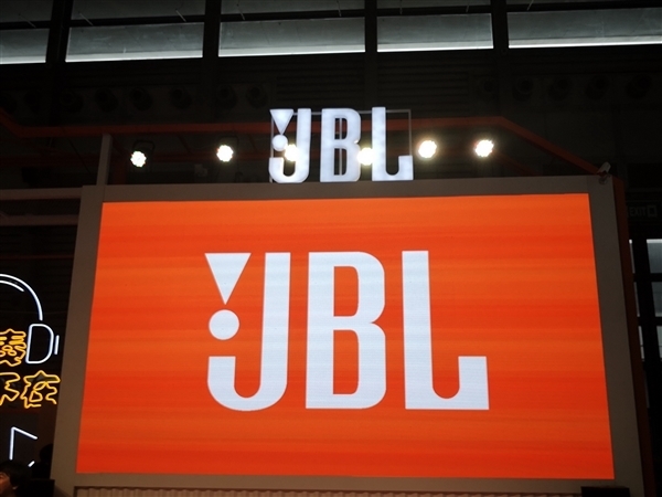 JBL CES 2024发布三款Live 3耳机:配备LED触摸屏,续航强劲