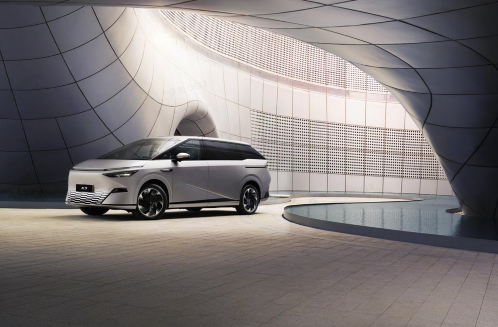 智领扶摇 星舰领航 小鹏X9上市 35.98万元起