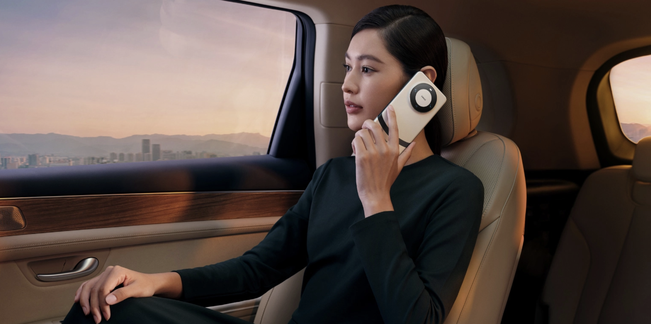 国内手机销量稳中有降,但快触底反弹了