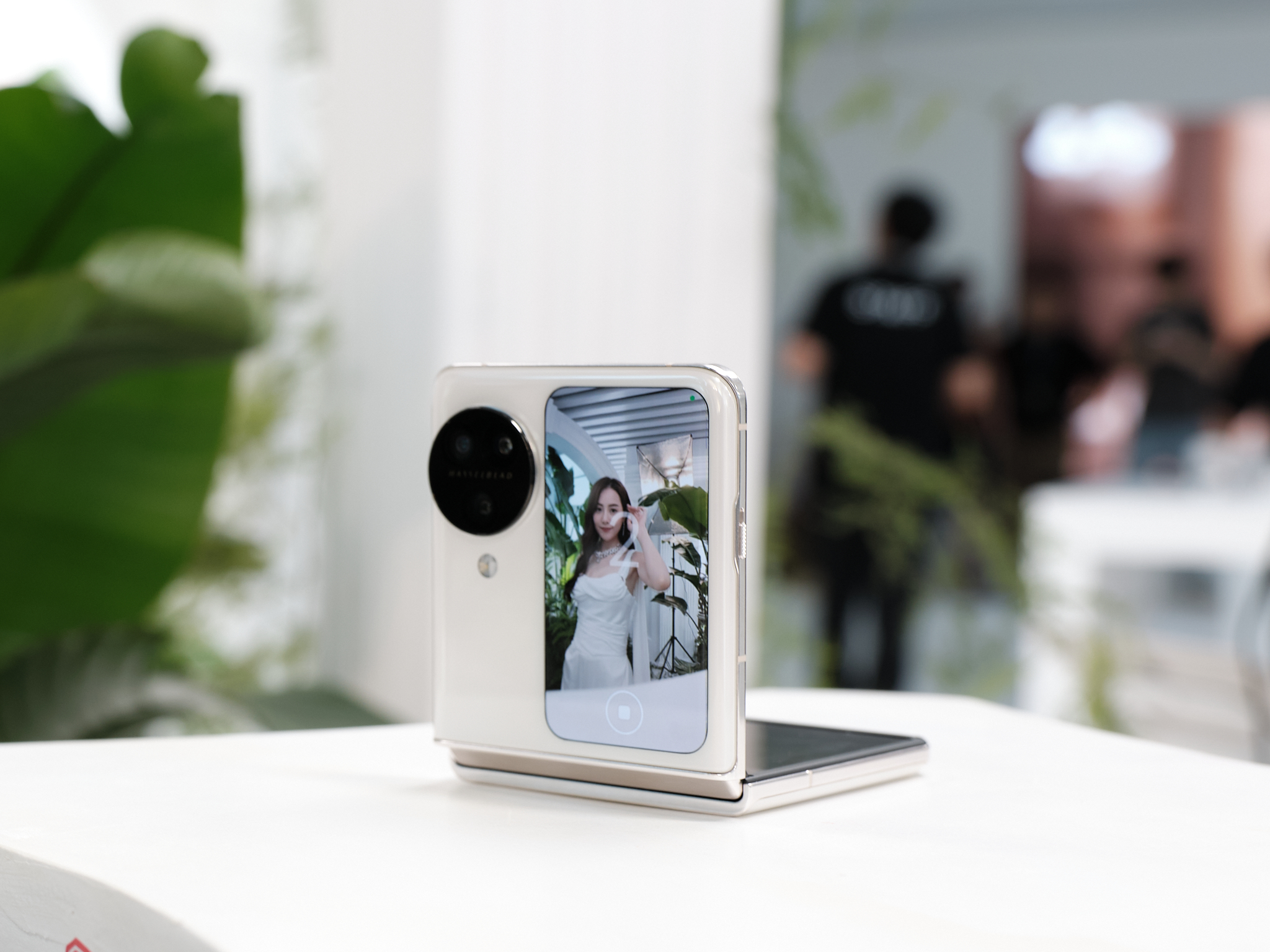 国内手机销量稳中有降,但快触底反弹了