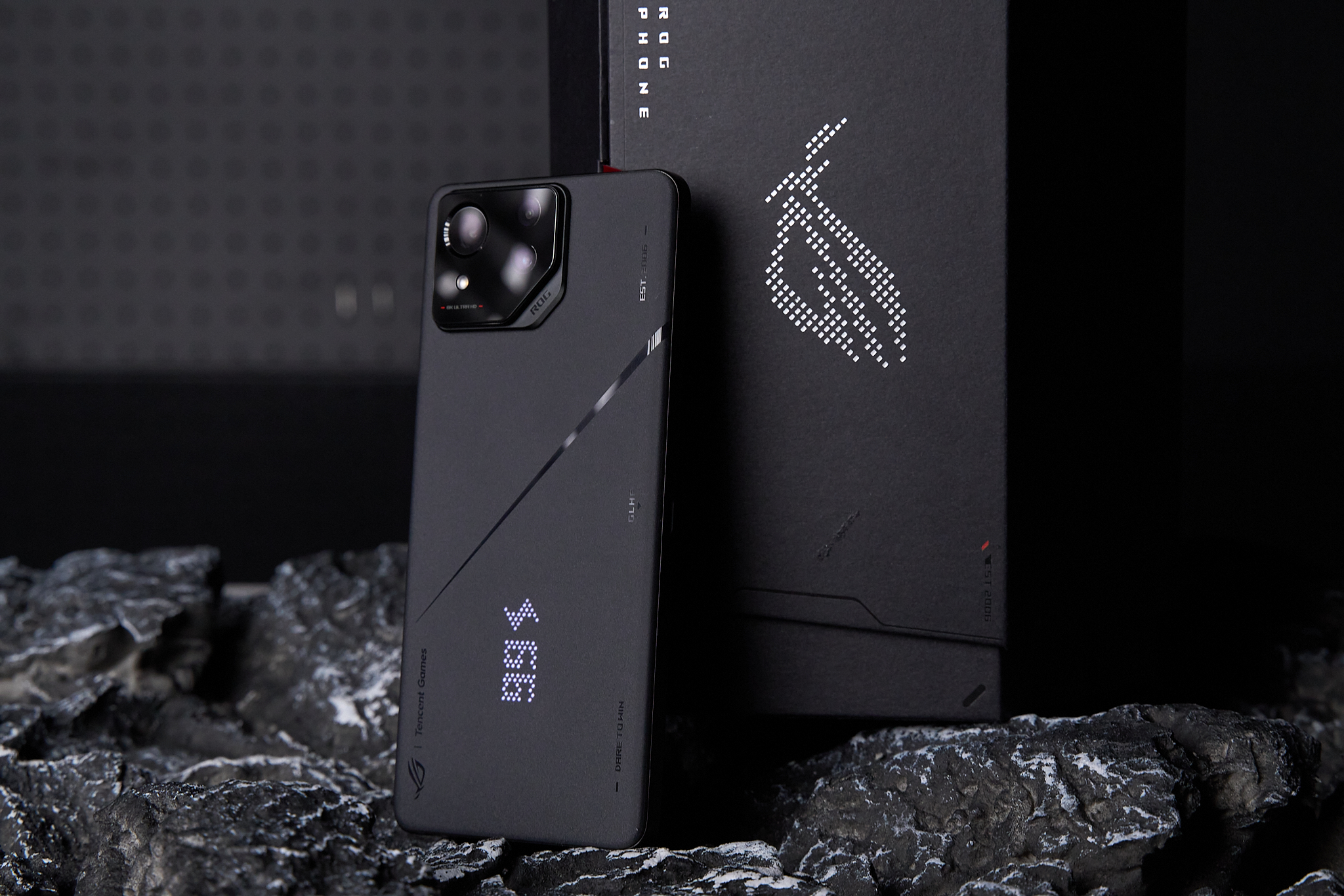 ROG 8 Pro图赏:化身西装暴徒,质感再度提升