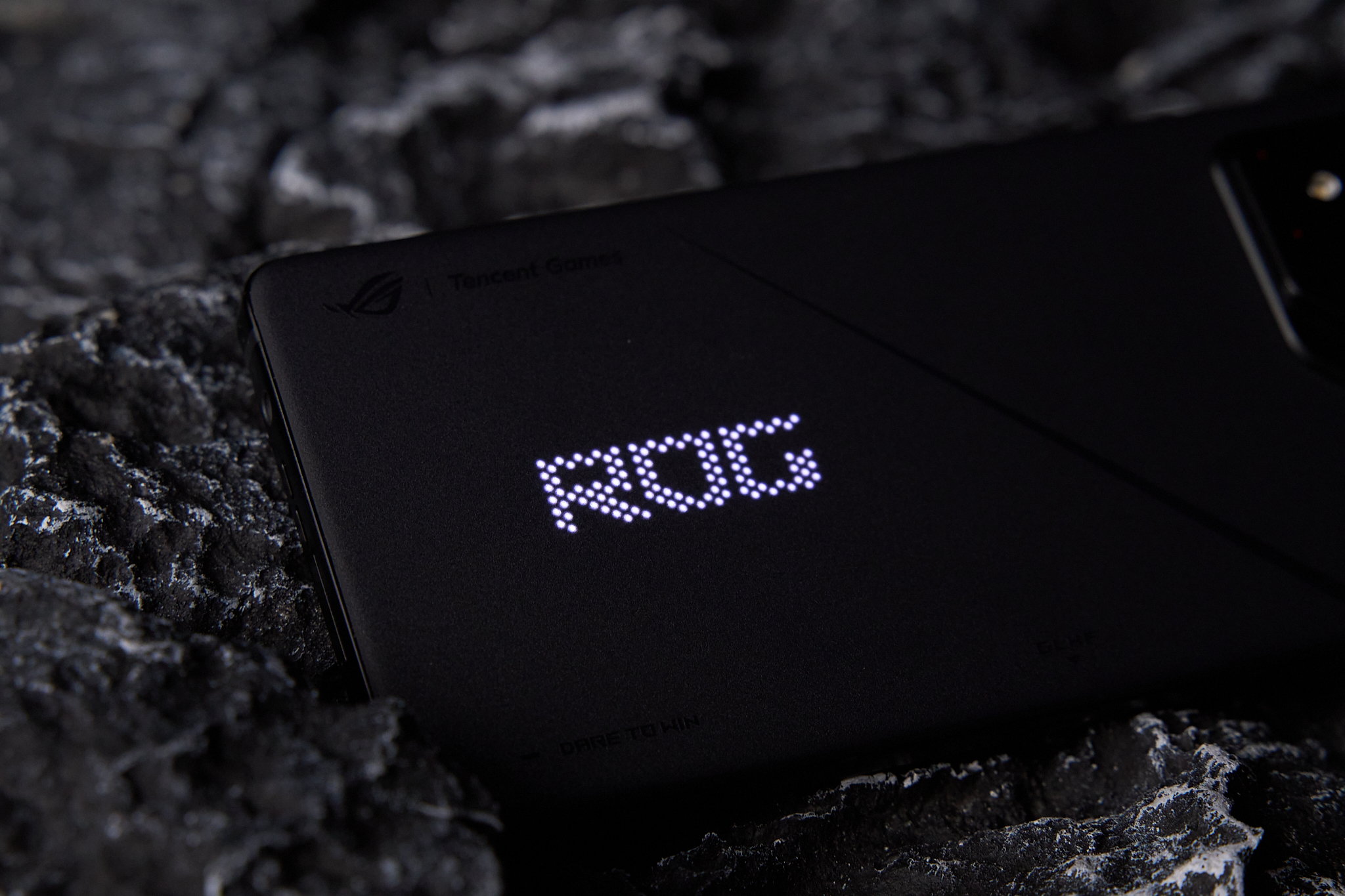 ROG 8 Pro图赏:化身西装暴徒,质感再度提升