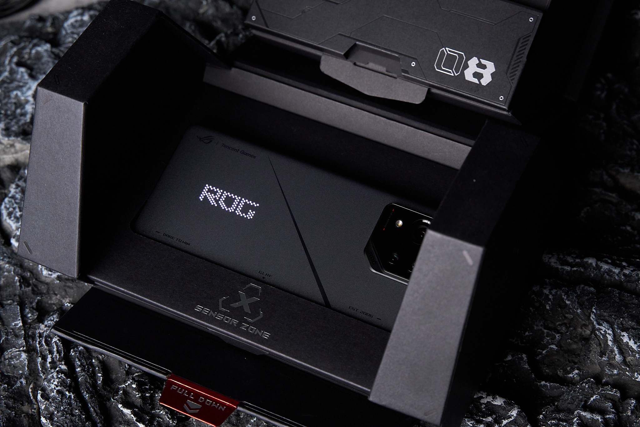 ROG 8 Pro图赏:化身西装暴徒,质感再度提升