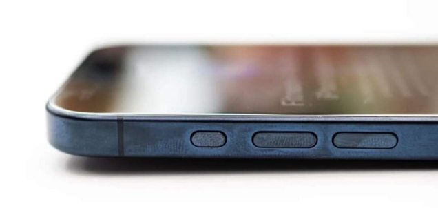 爆iPhone 15 Pro系列机型存在变色和吸指纹问题,购买需谨慎!