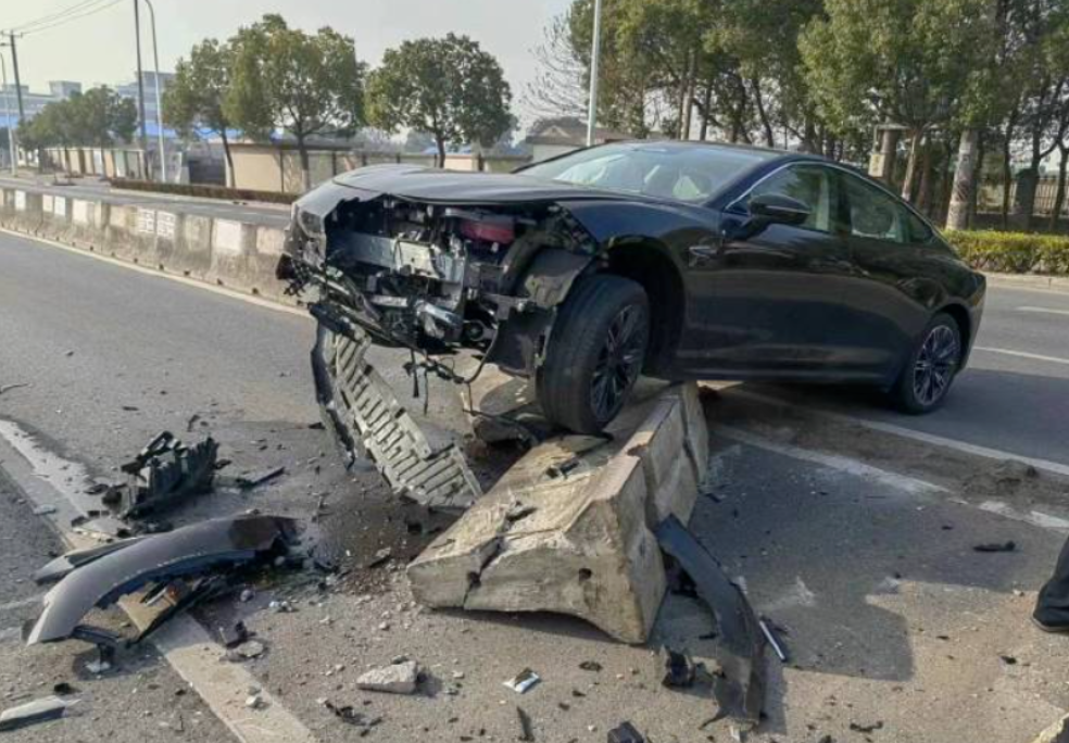 从一场交通事故,看哪吒S的安全性