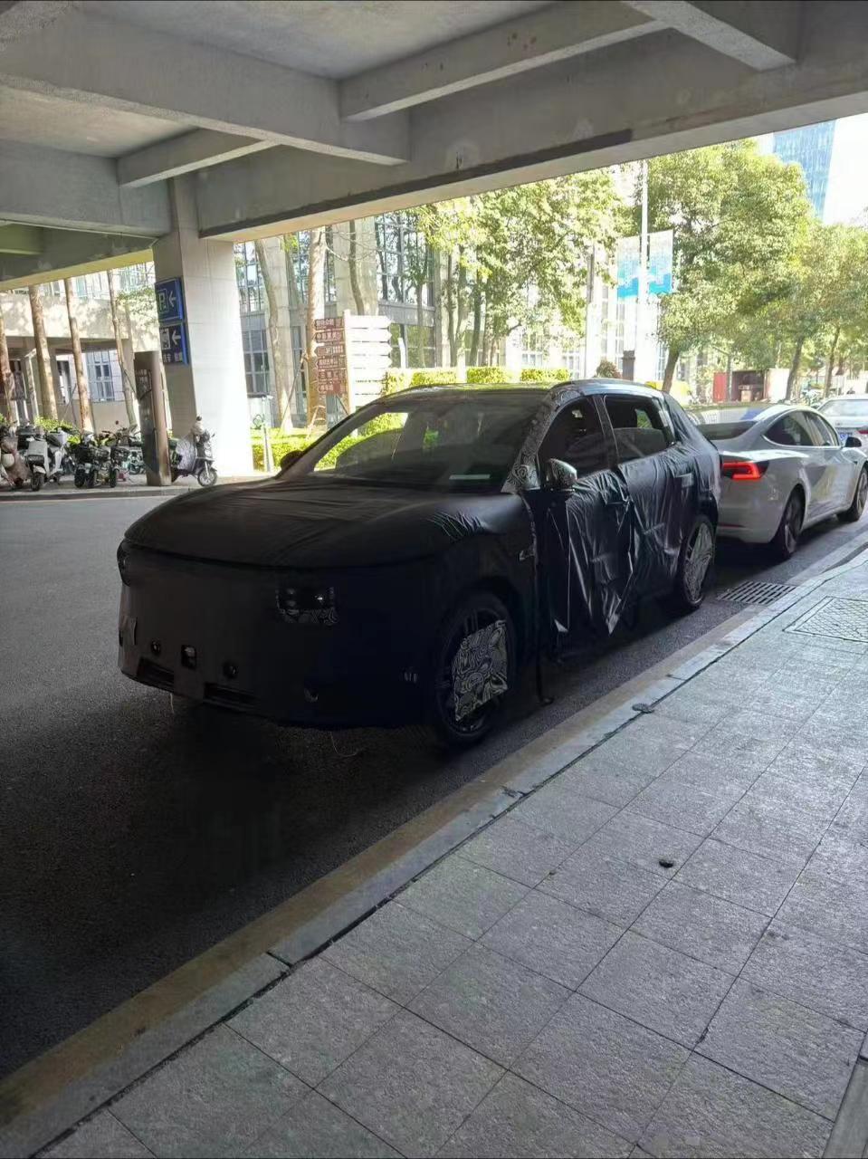 保时捷Macan急了?极氪新款SUV曝光:今年上市