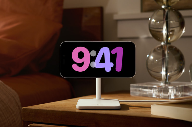 iOS 17 中的 StandBy 是什么功能?有什么用?