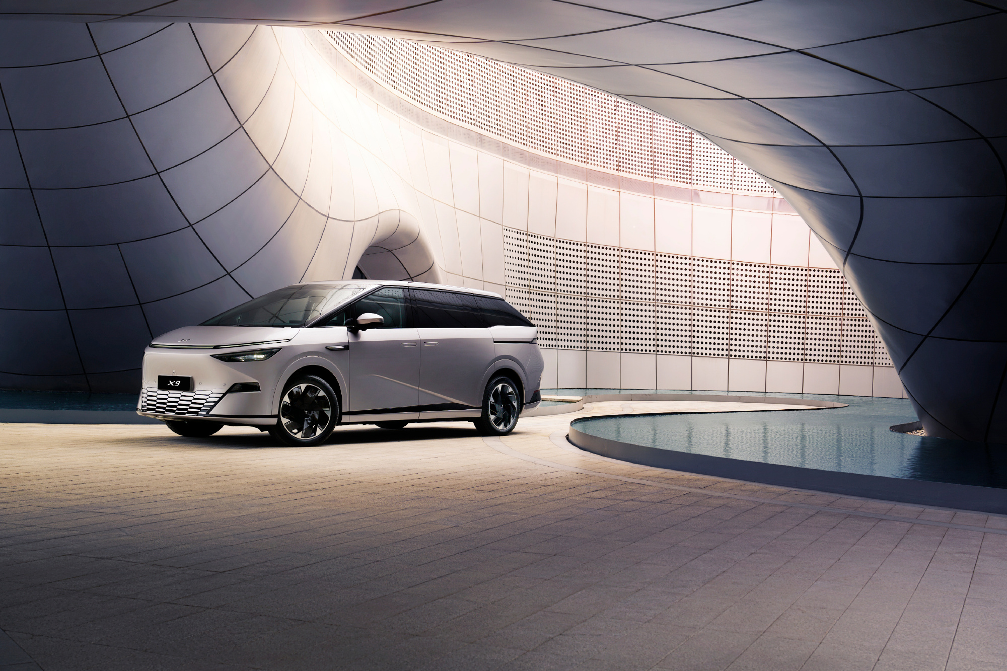 小鹏X9、理想MEGA来袭，极氪009还能继续滋润吗？