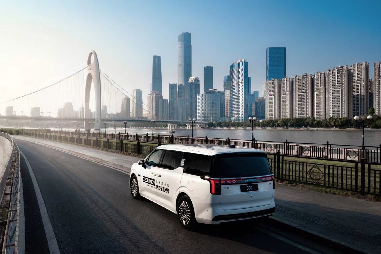 小鹏X9、理想MEGA来袭，极氪009还能继续滋润吗？