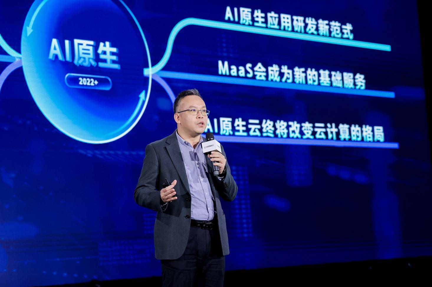 百度发布多款AI原生云产品，侯震宇称大模型正在重构云计算