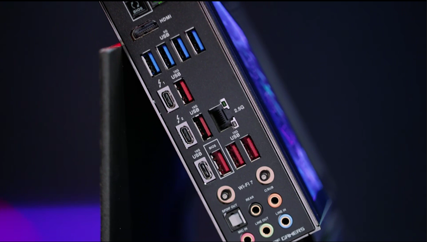 ROG BTF 2.0 背置主板亮相:接口背插设计,取消显卡正面外接供电