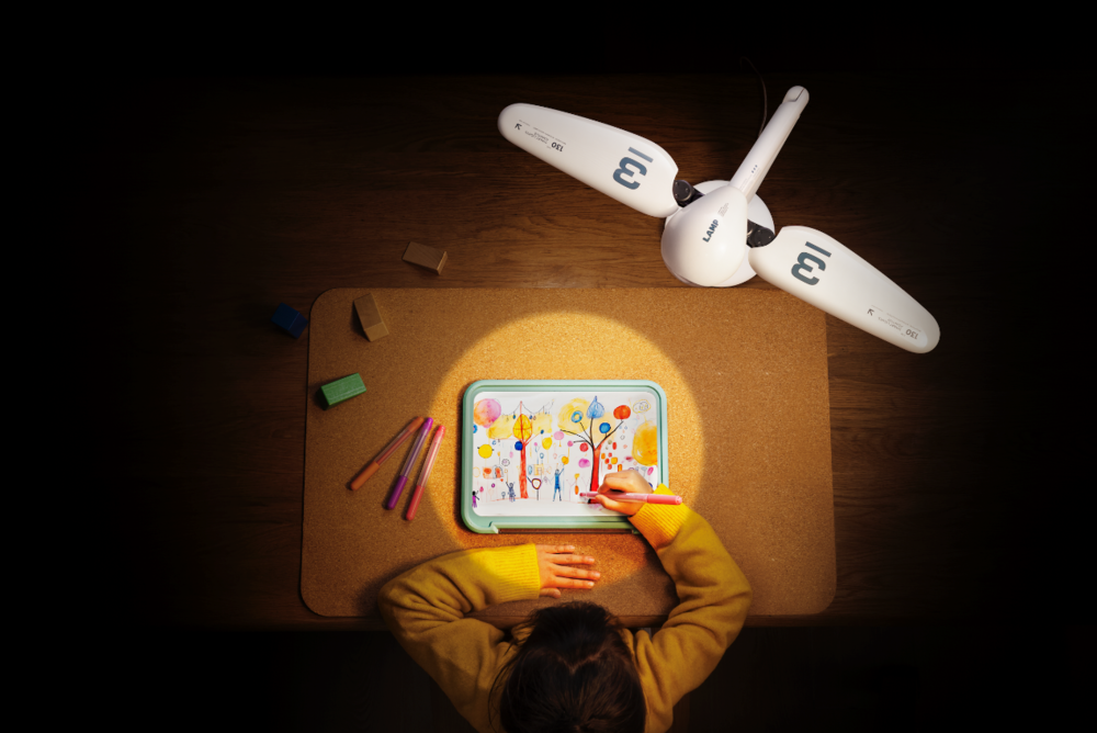 护眼、矫姿、提专注三位一体,商汤科技“元萝卜光翼灯”用AI焕新孩子学习场景