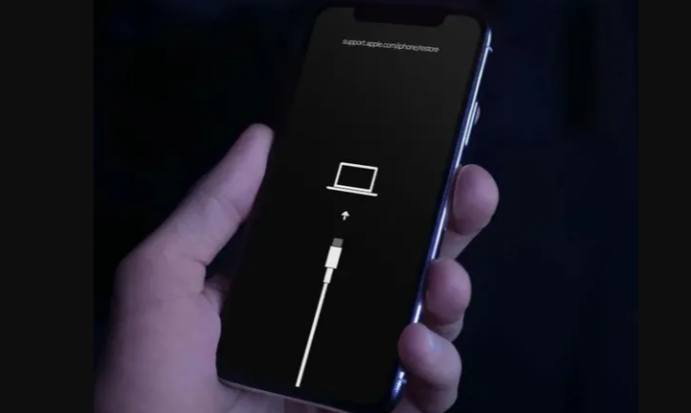 处理iPhone出现连接iTunes图标的步骤及解决办法