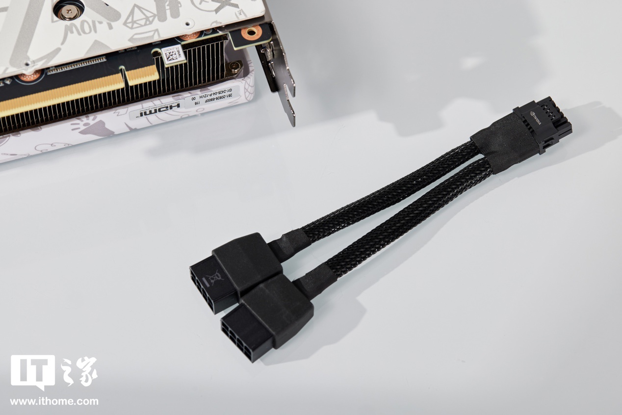 【IT之家评测室】索泰 RTX 4070 SUPER X-GAMING OC 欧泊白显卡首发评测:2K 光追游戏和 AIGC 创作全都要