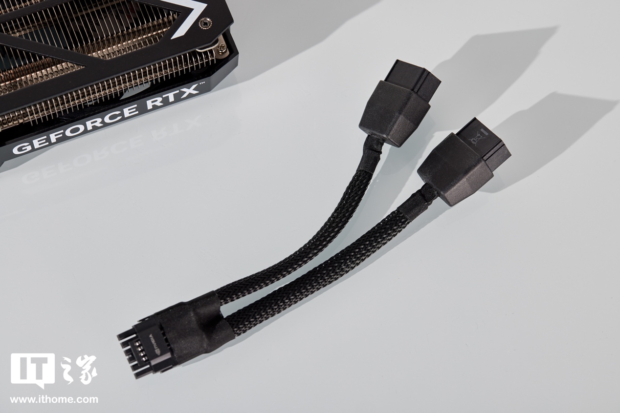 【IT之家开箱】影驰GeForce RTX 4070 SUPER大将显卡图赏：造型硬核但体积轻巧