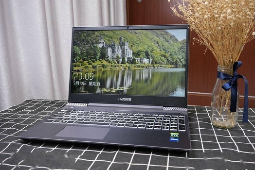 克服新电脑不兼容Win11的困扰