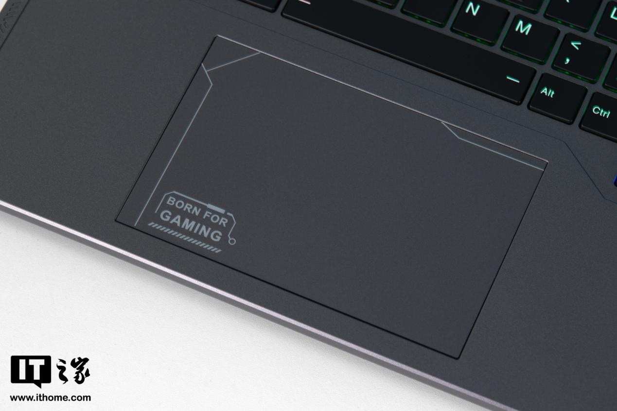 雷神猎刃 16 电竞本体验:越级散热技术加持,超高性价比
