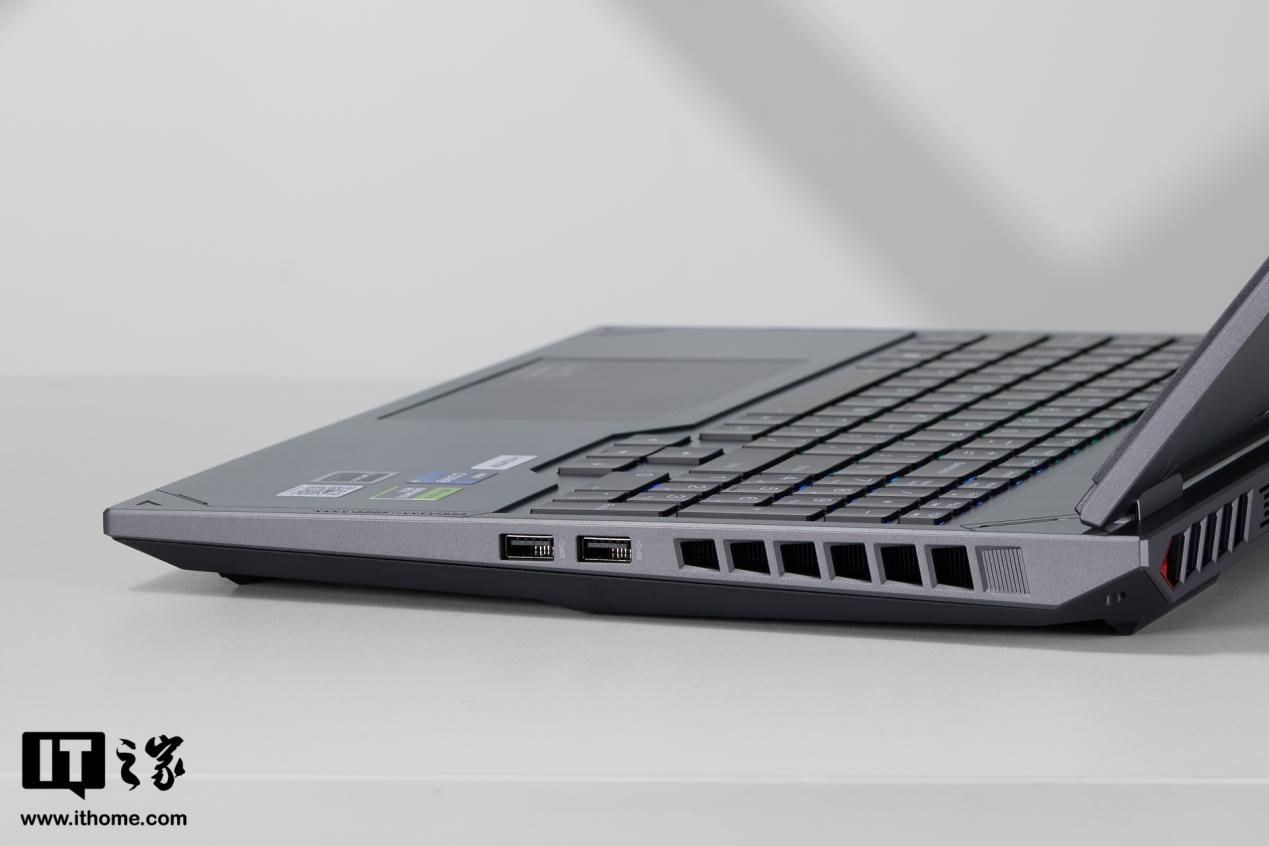 雷神猎刃 16 电竞本体验:越级散热技术加持,超高性价比