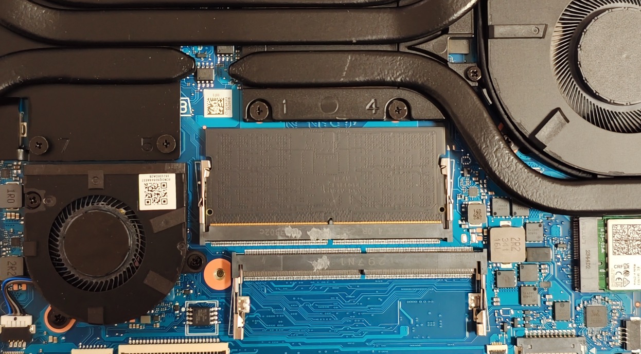 雷神猎刃 16 电竞本体验:越级散热技术加持,超高性价比