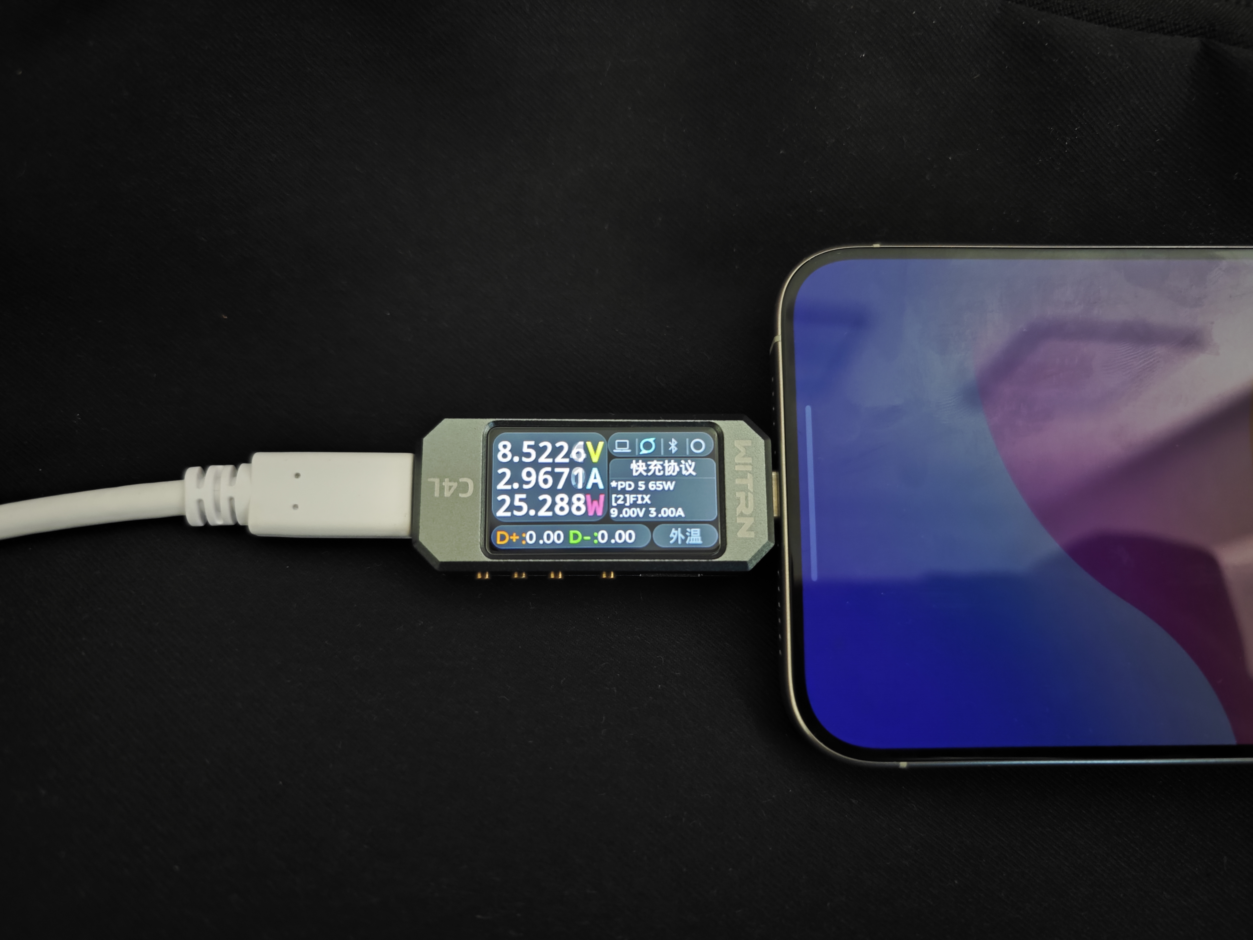 iPhone 15 新C口评测：15和Pro“同口不同速”，苹果狠起来连自己都卷？