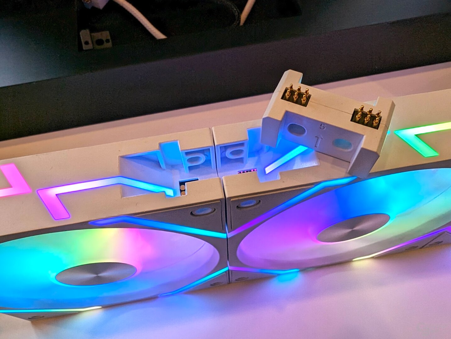 微星展示 MPG EZ120 ARGB 积木风扇:磁性桥接器连接,支持 JAF1 专有接头